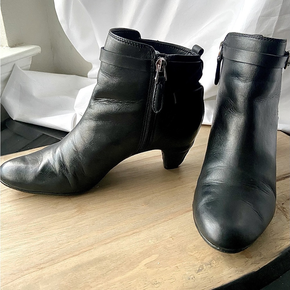 Sam Edelman Black Maddox Booties Size 6.5M